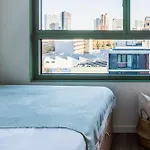 Exclusivamente Para Estudiantes Lujosas Suites Y Estudios Elegantes En Cristobal De Moura Barcelona