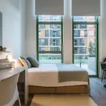 Exclusivamente Para Estudiantes Lujosas Suites Y Estudios Elegantes En Cristobal De Moura Barcelona